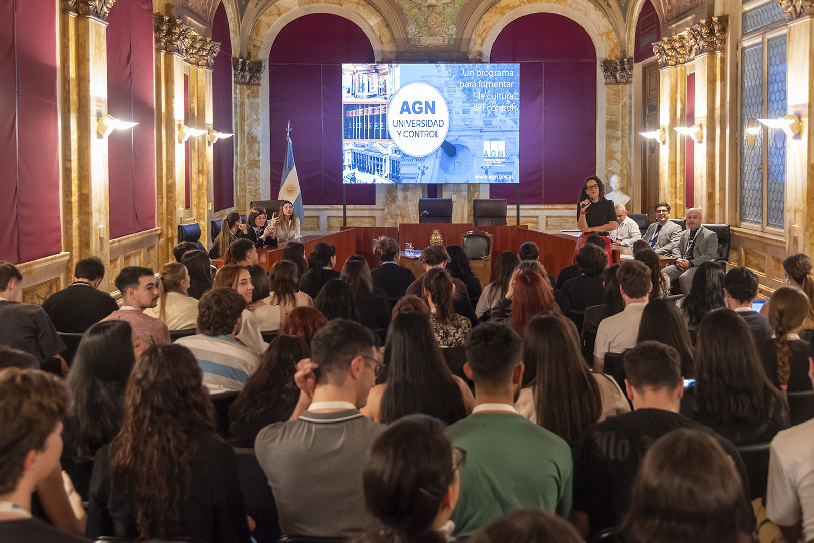 Clases universitarias en la sede de la Auditoría